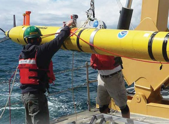 NOAA AUV and operators